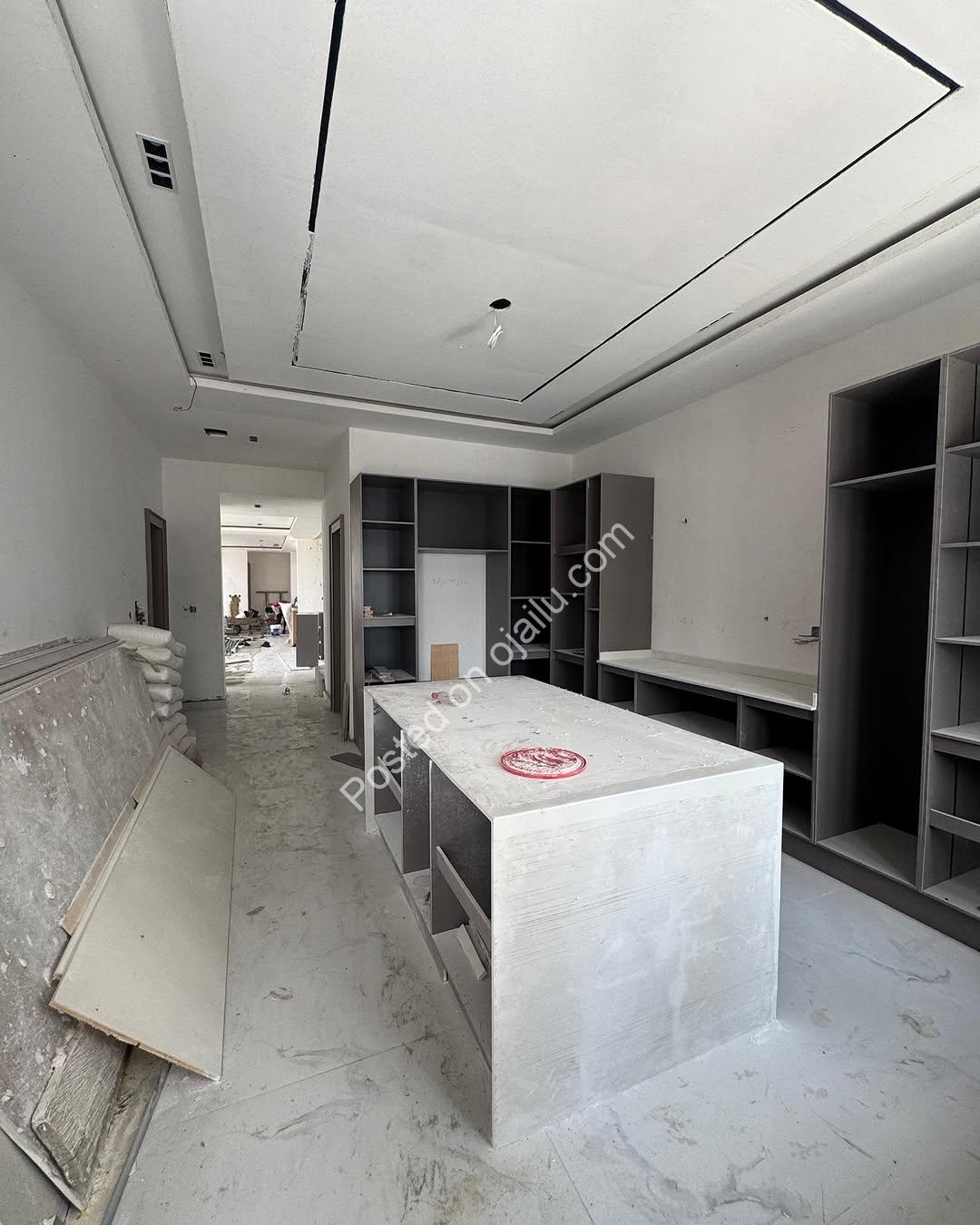 5-Bed Lekki Haven: Pool, En-Suite Bliss & Luxury Amenities