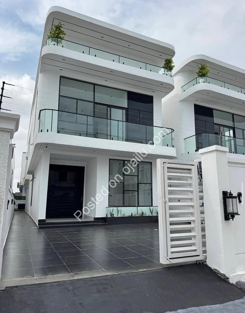 Lekki’s Finest: 5-Bed Smart Duplex in Secure Estate