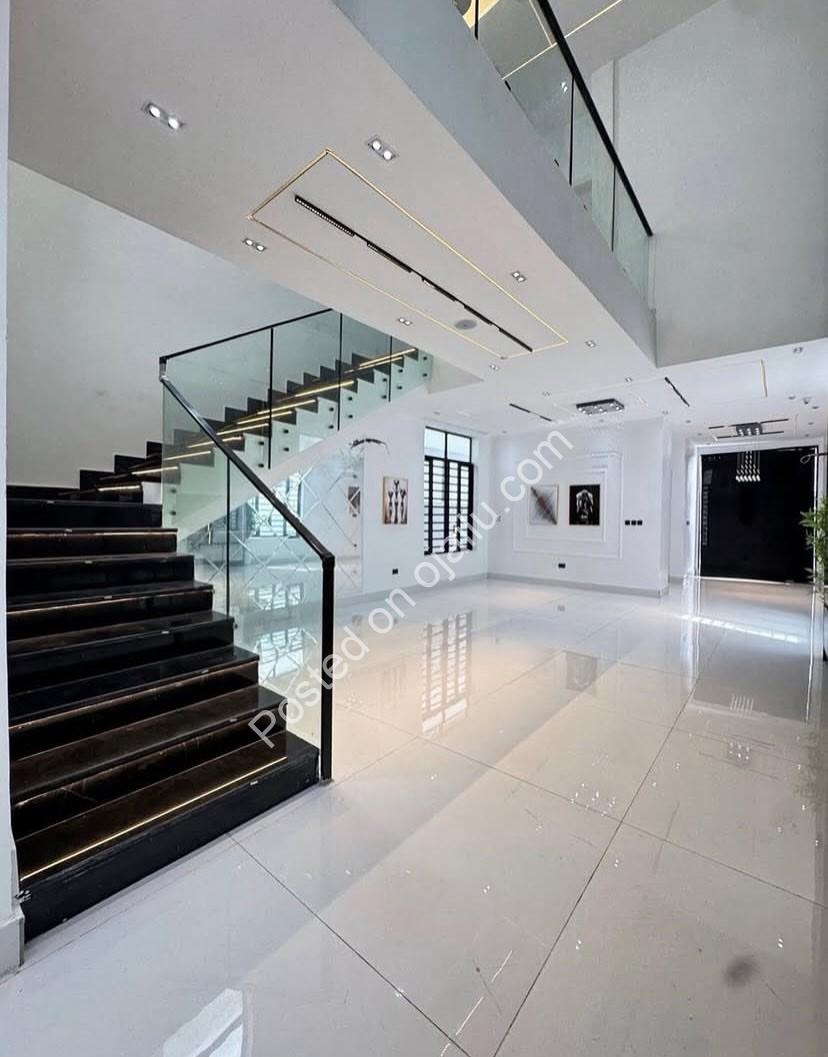 Lekki’s Ultimate 5-Bedroom Smart Home Estate