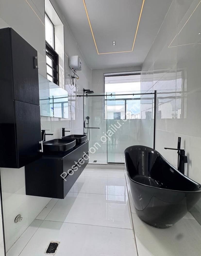 Lekki’s Ultimate 5-Bedroom Smart Home Estate