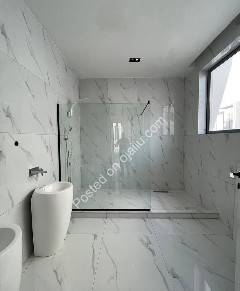 Opulent 5-Bedroom Haven in Prestigious Osapa Lekki