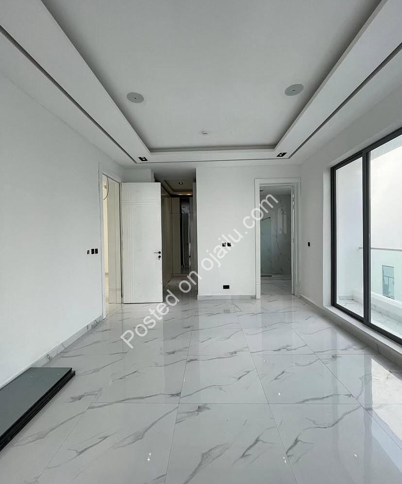 Opulent 5-Bedroom Haven in Prestigious Osapa Lekki