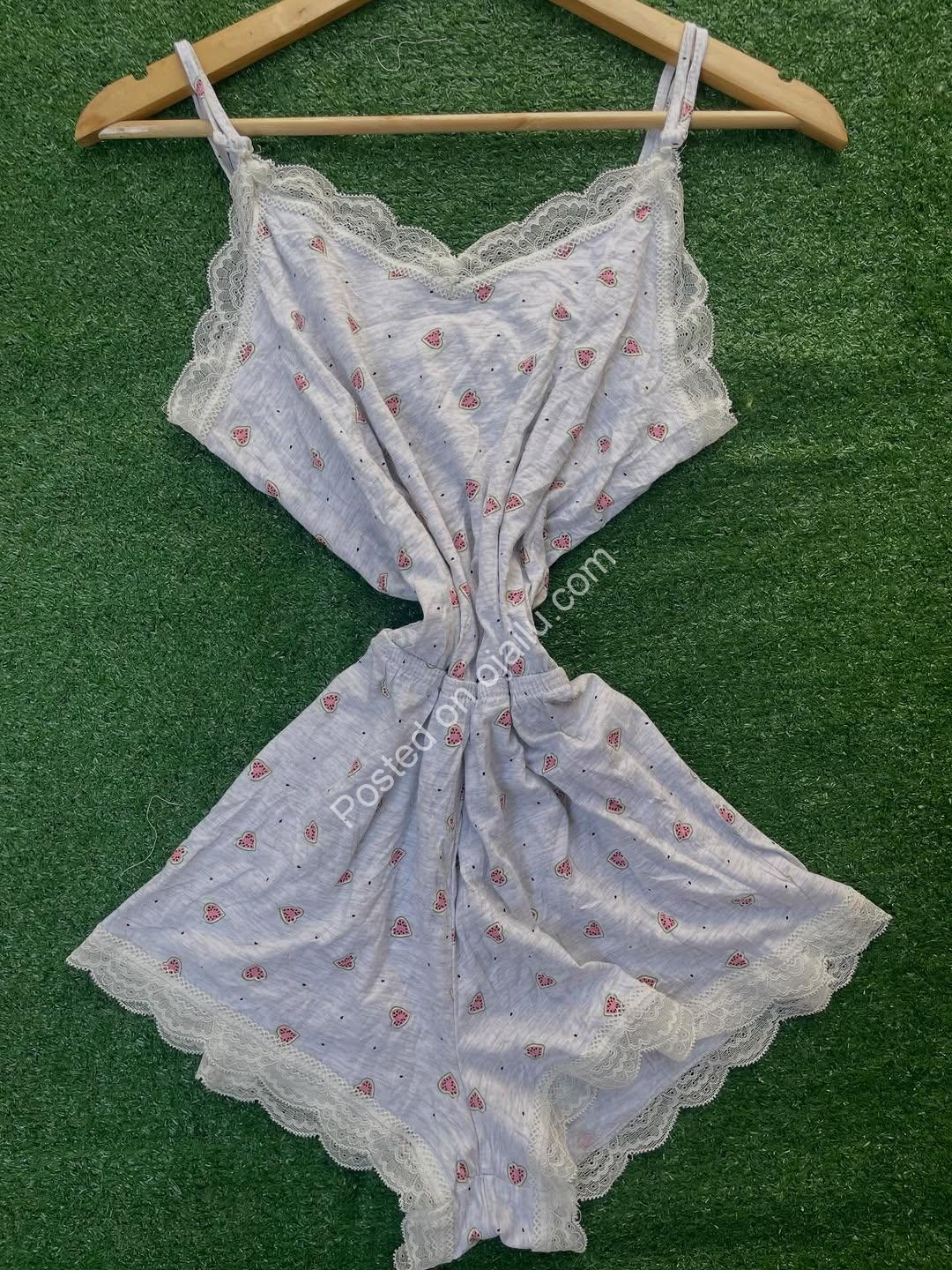 Exquisite 12/14 Designer Dress: Elevate Your Style!