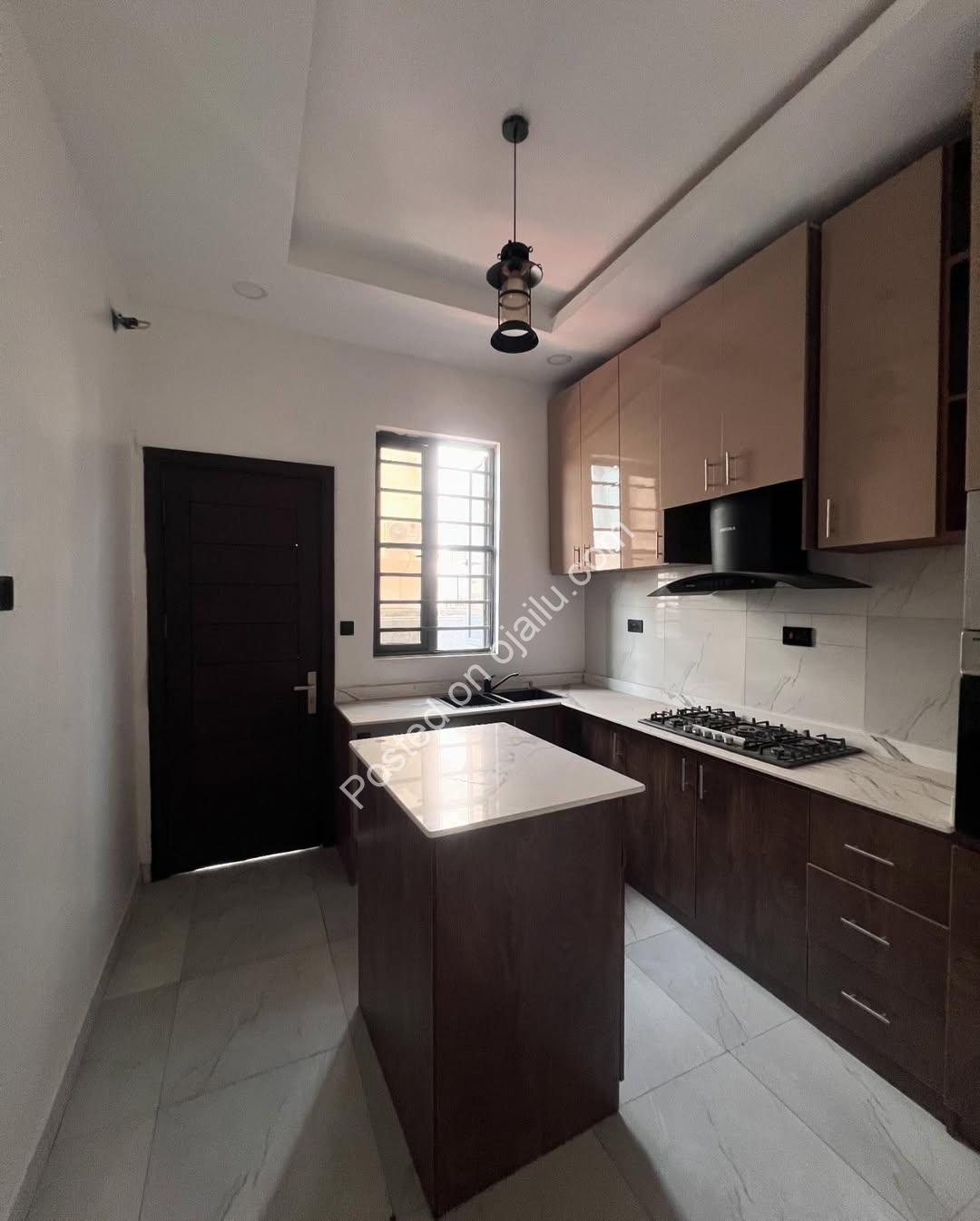 Lagos Luxury: 4-Bed Ensuite Haven in Prime Chevron