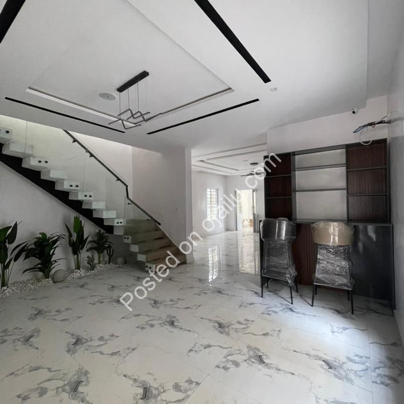 Exquisite 5-Bedroom Duplex with Cinema & Pool in Lekki