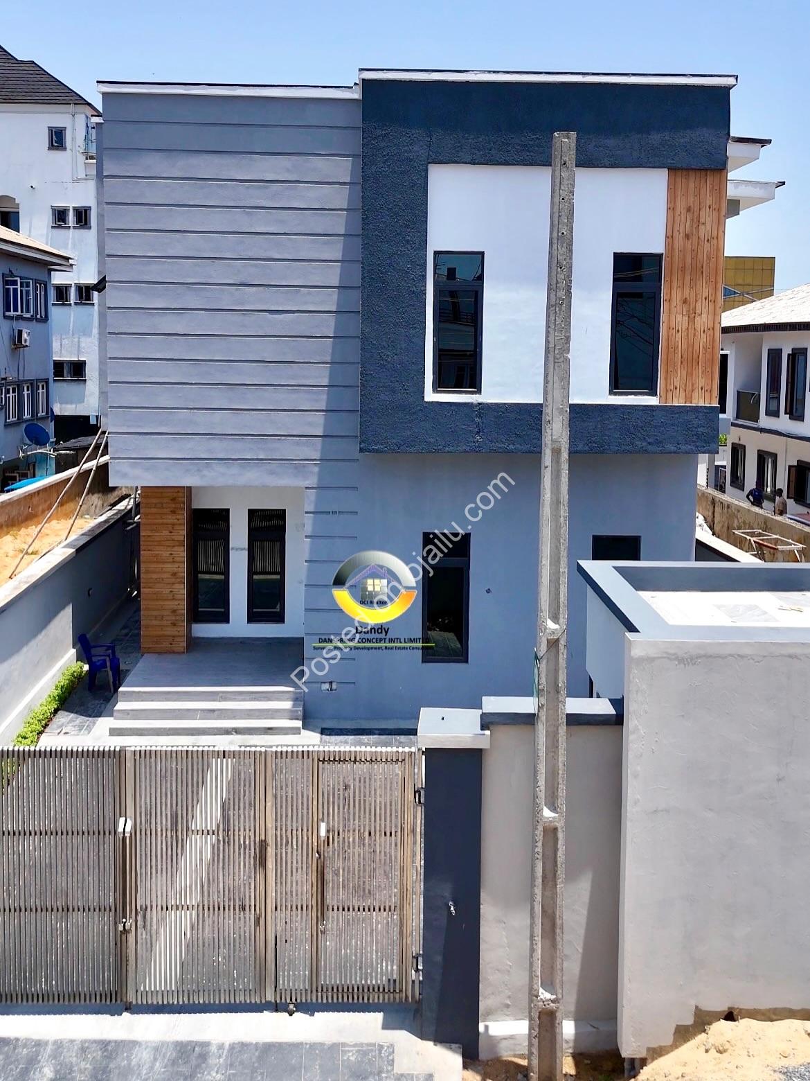 Chevron’s Finest: 4-Bed Duplex with BQ & Resort Amenities