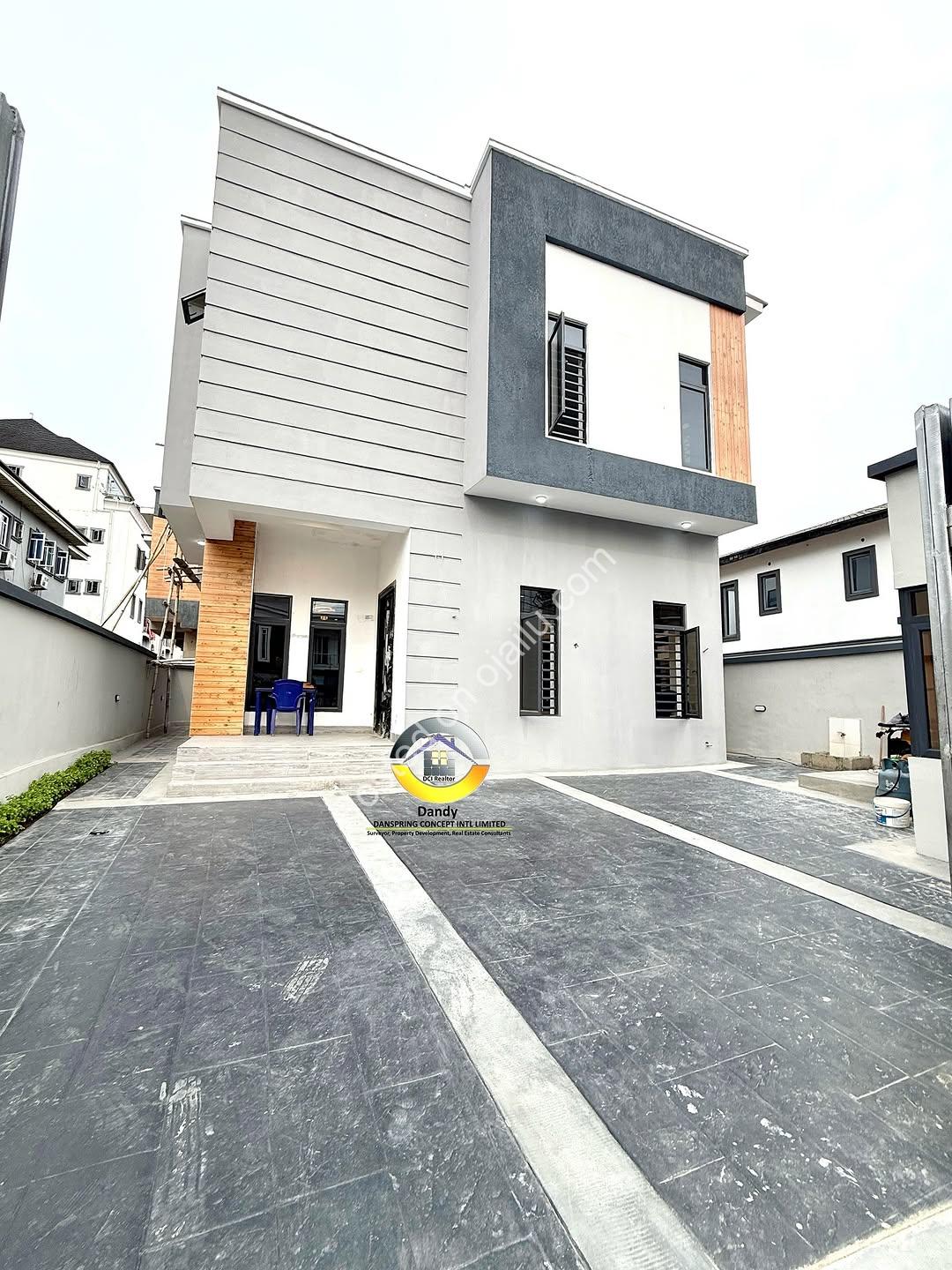 Elegant 4-Bedroom Duplex with BQ in Prime Chevron