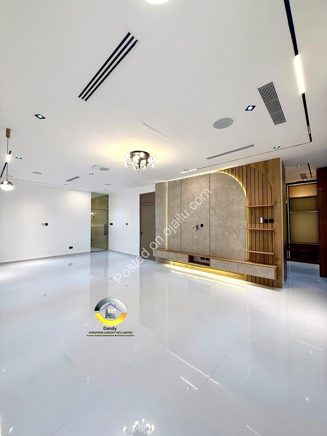 Dream Home in Lekki: Smart 5-Bed Duplex with Pool & Rooftop