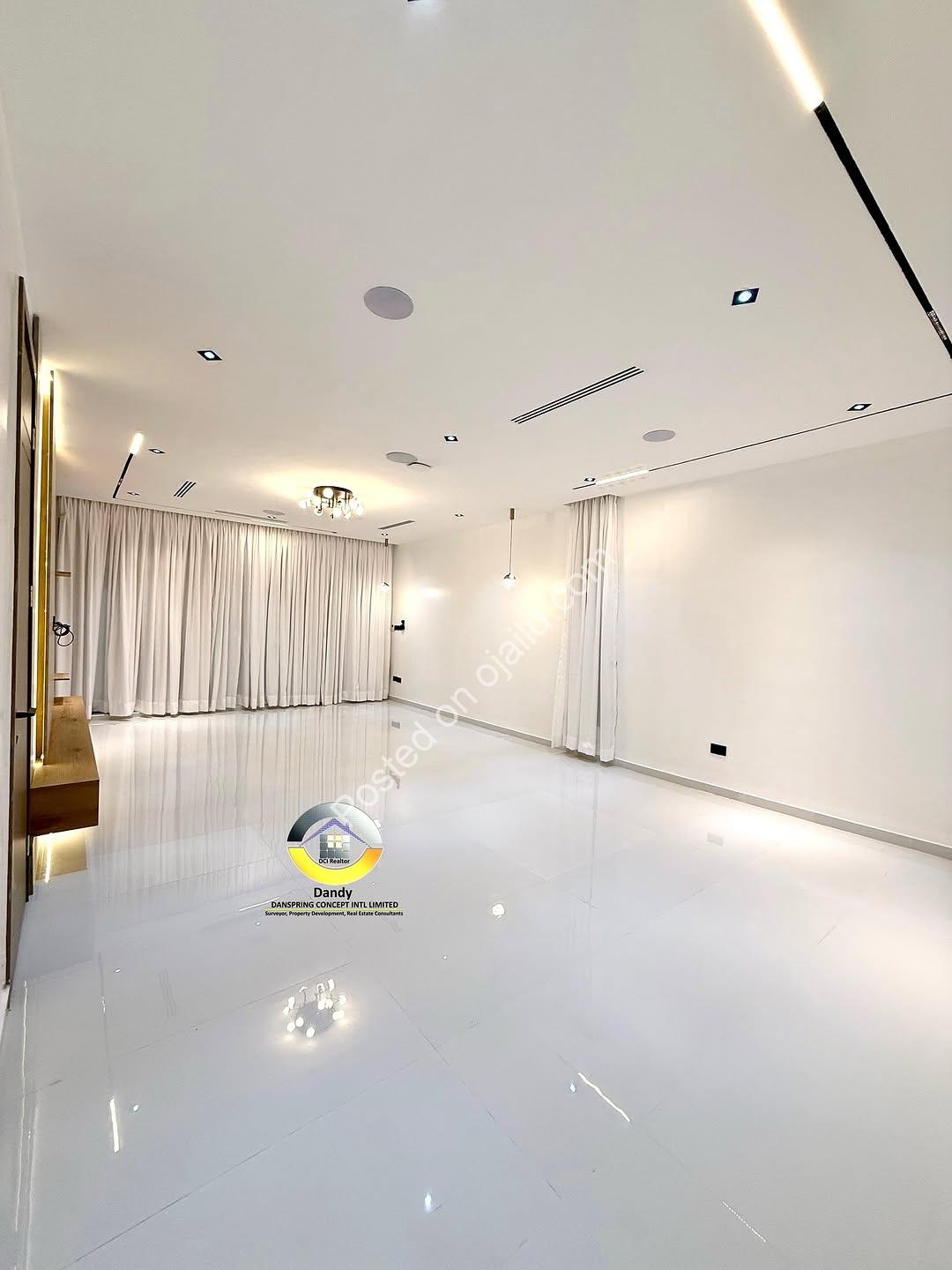 Dream Home in Lekki: Smart 5-Bed Duplex with Pool & Rooftop