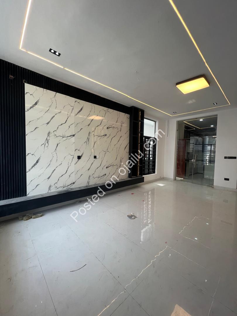 Lagos Luxury: 4-Bed Ensuite Duplex in Prime Lekki