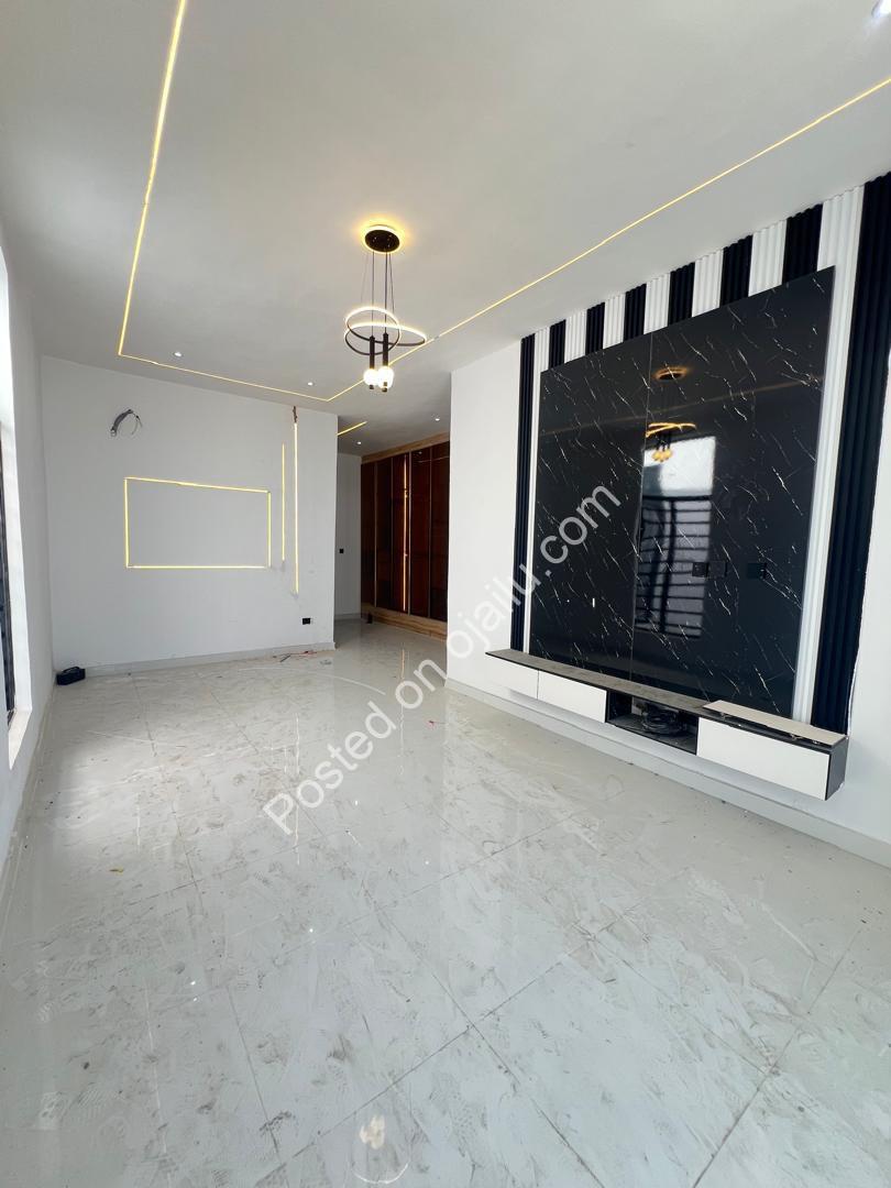 Lagos Luxury: 4-Bed Ensuite Duplex in Prime Lekki