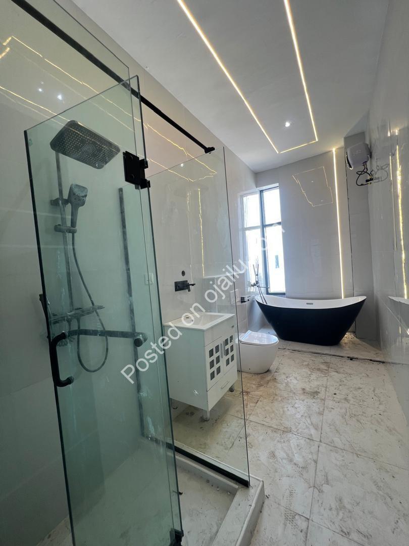 Lagos Luxury: 4-Bed Ensuite Duplex in Prime Lekki