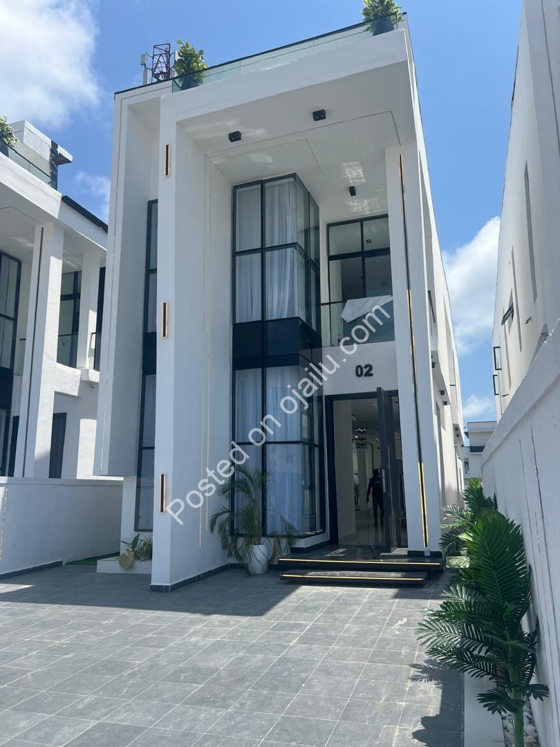 Lagos Luxury: 5-Bed Duplex with Resort-Style Pool