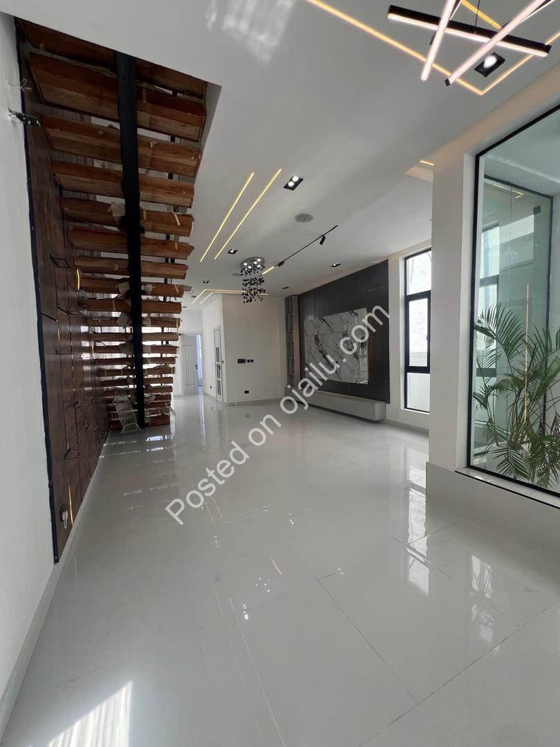 Lagos Luxury: 5-Bed Duplex with Resort-Style Pool