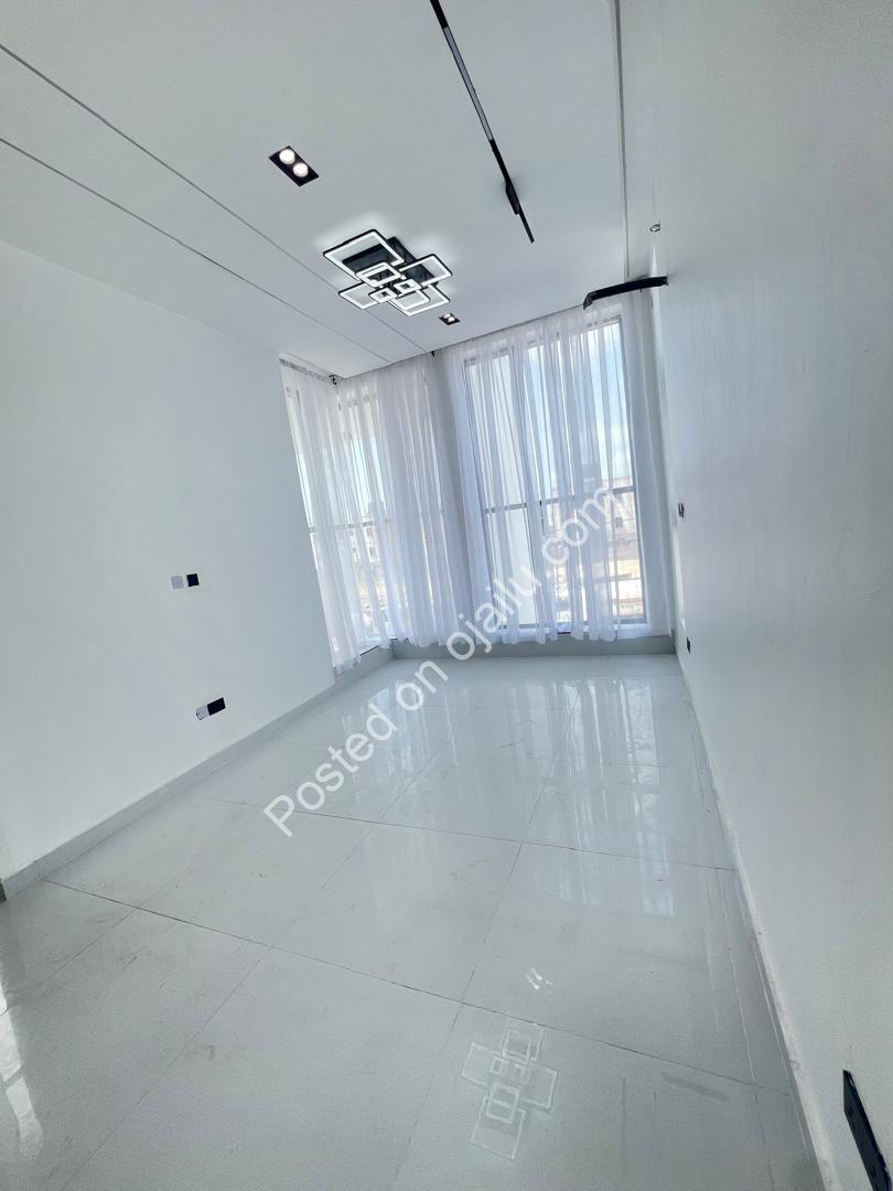 Lagos Luxury: 5-Bed Duplex with Resort-Style Pool