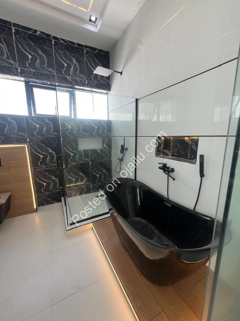 Lagos Luxury: 5-Bed Duplex with Resort-Style Pool