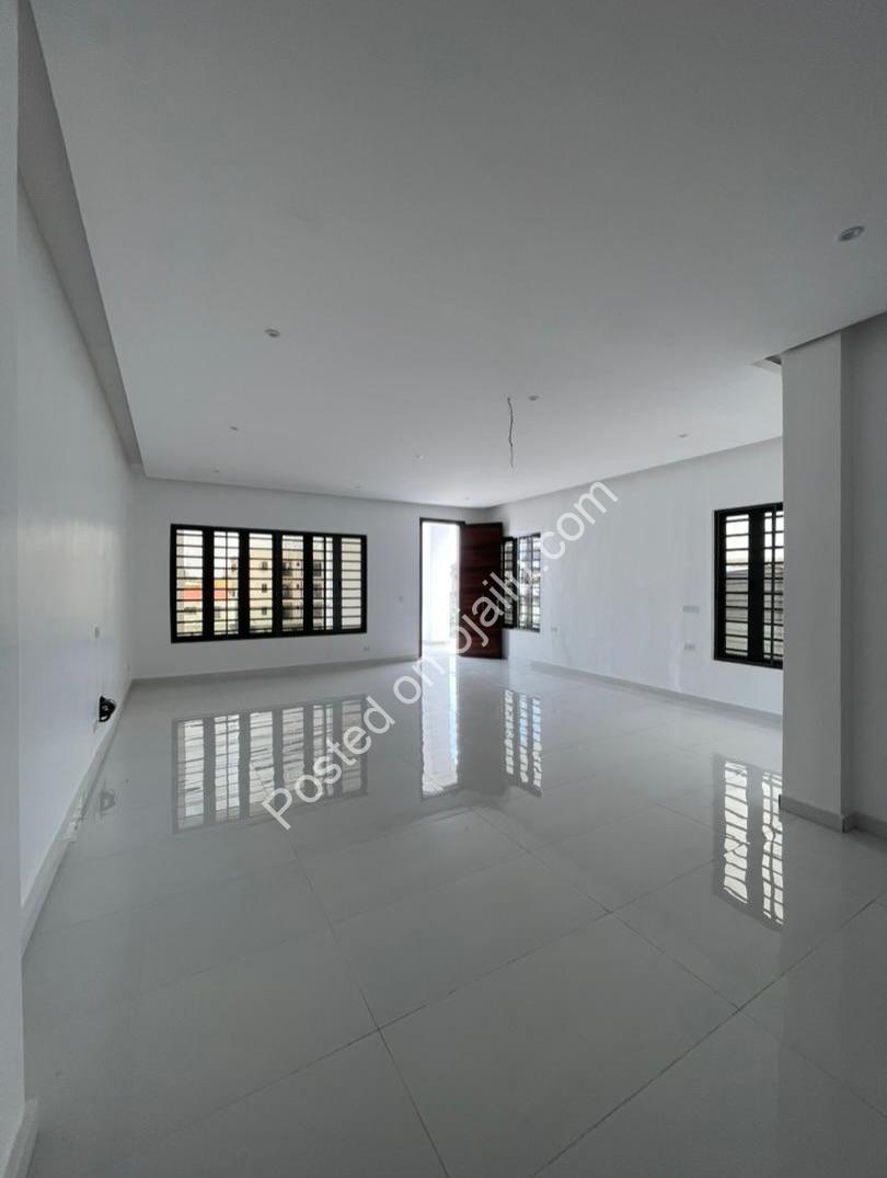 Grand 5-Bedroom Duplex with Pool & Cinema in Lekki