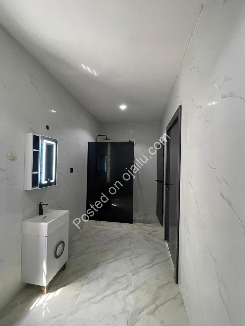 Stunning 5-Bed Dulex with Pool in Lekki