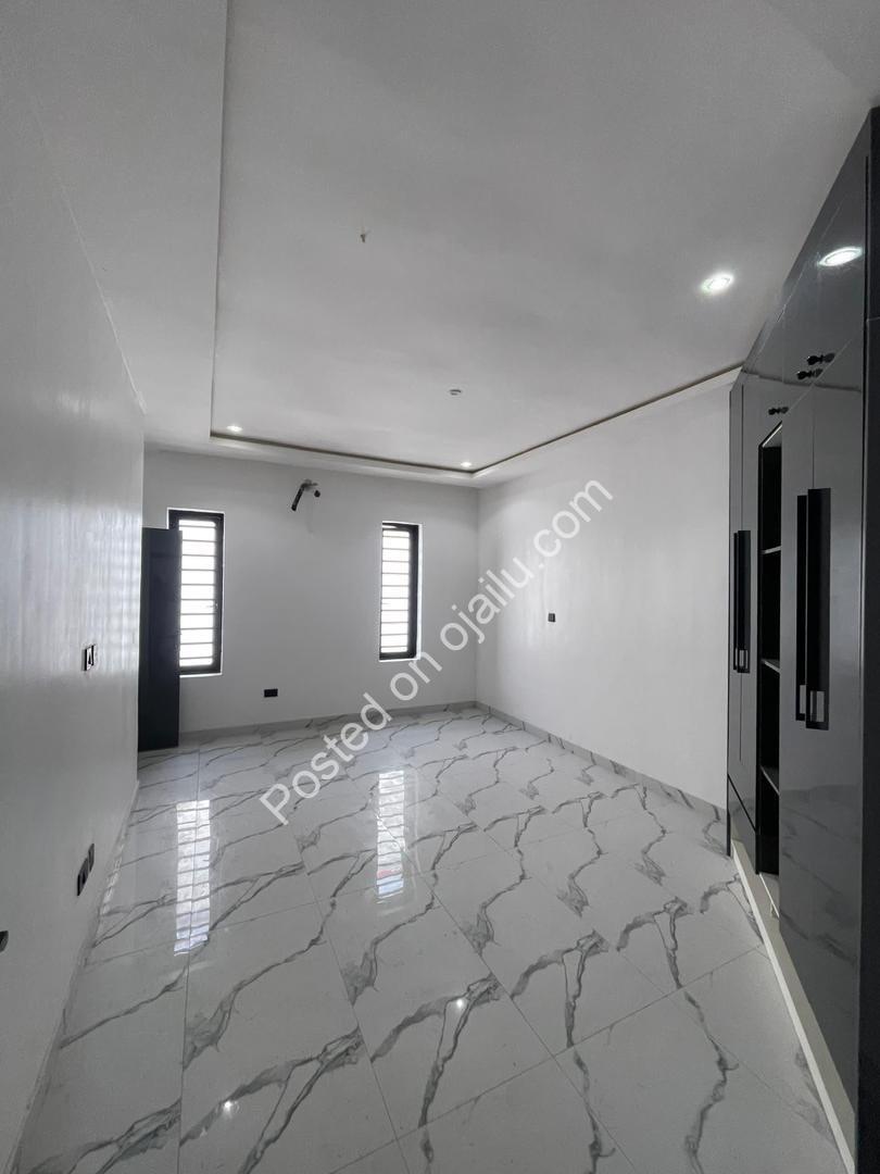 Stunning 5-Bed Dulex with Pool in Lekki