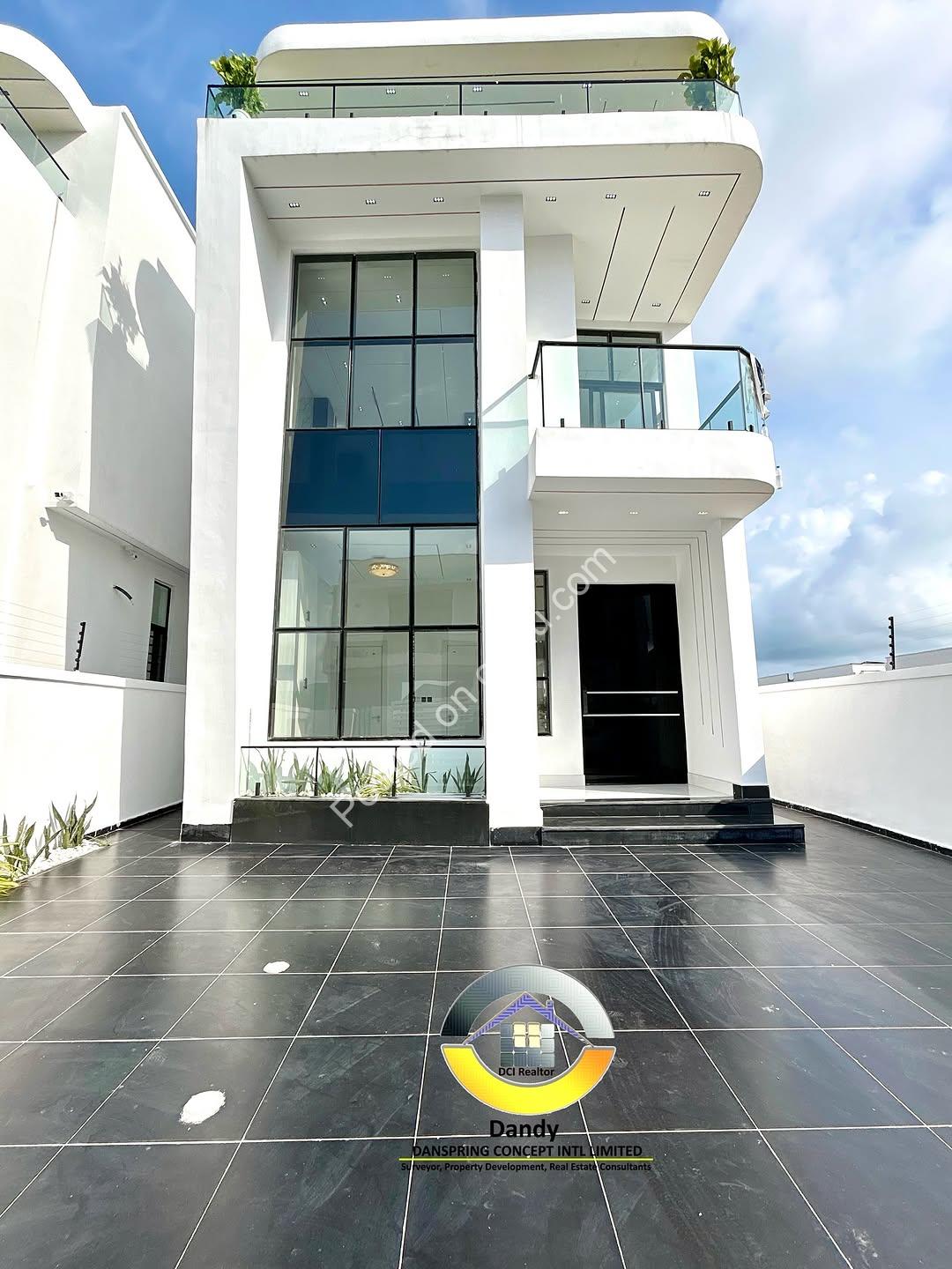 Lekki’s New 5-Bed Masterpiece with Resort-Style Pool