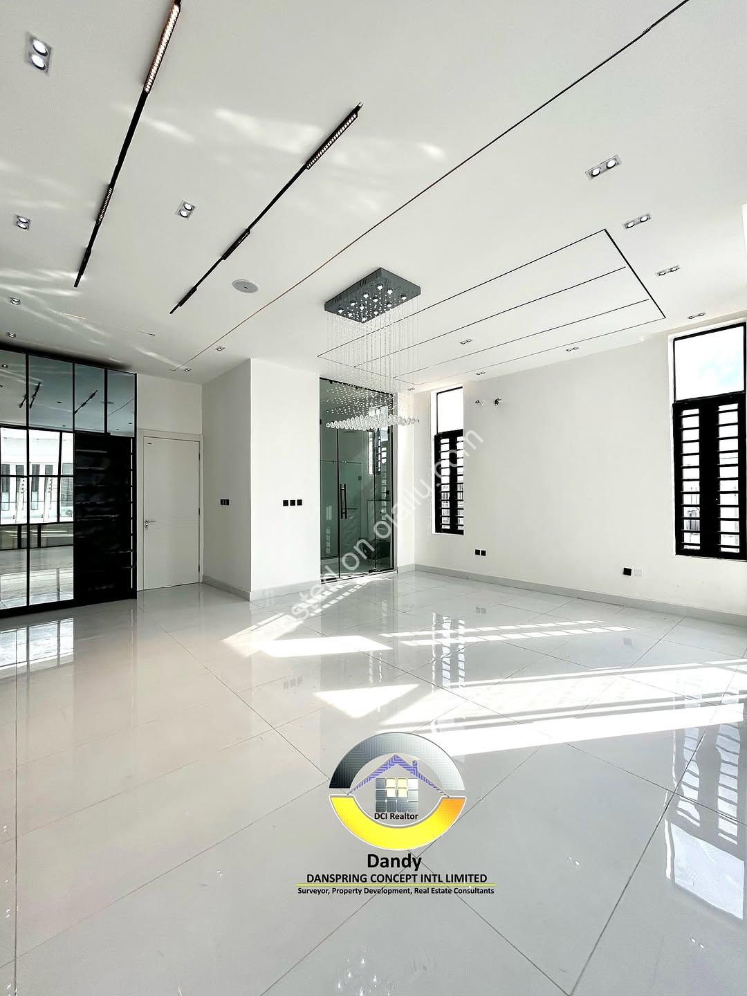 Lekki’s New 5-Bed Masterpiece with Resort-Style Pool