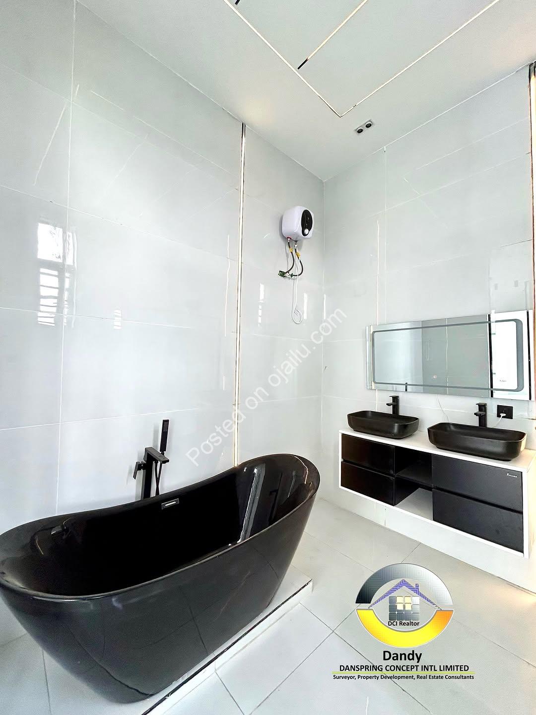 Lekki’s New 5-Bed Masterpiece with Resort-Style Pool