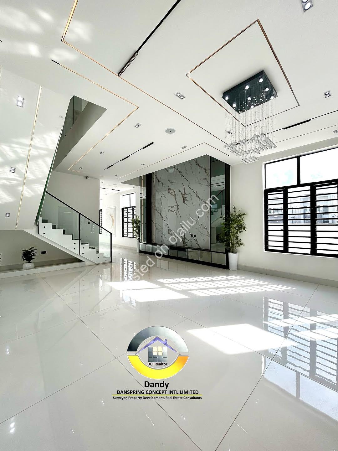 Lekki’s New 5-Bed Masterpiece with Resort-Style Pool