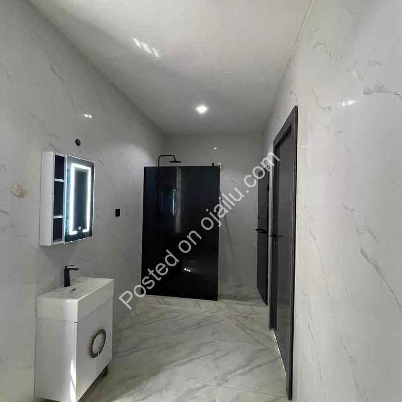 Exquisite 5-Bed Duplex with Pool in Prime Lekki