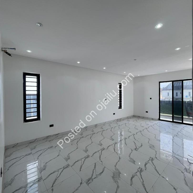 Exquisite 5-Bed Duplex with Pool in Prime Lekki