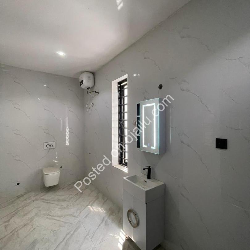Exquisite 5-Bed Duplex with Pool in Prime Lekki