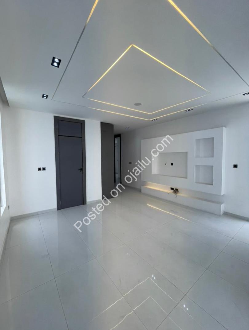 Grand 5-Bedroom Haven in Prime Lekki