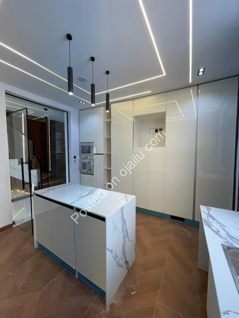 Grand 5-Bedroom Haven in Prime Lekki