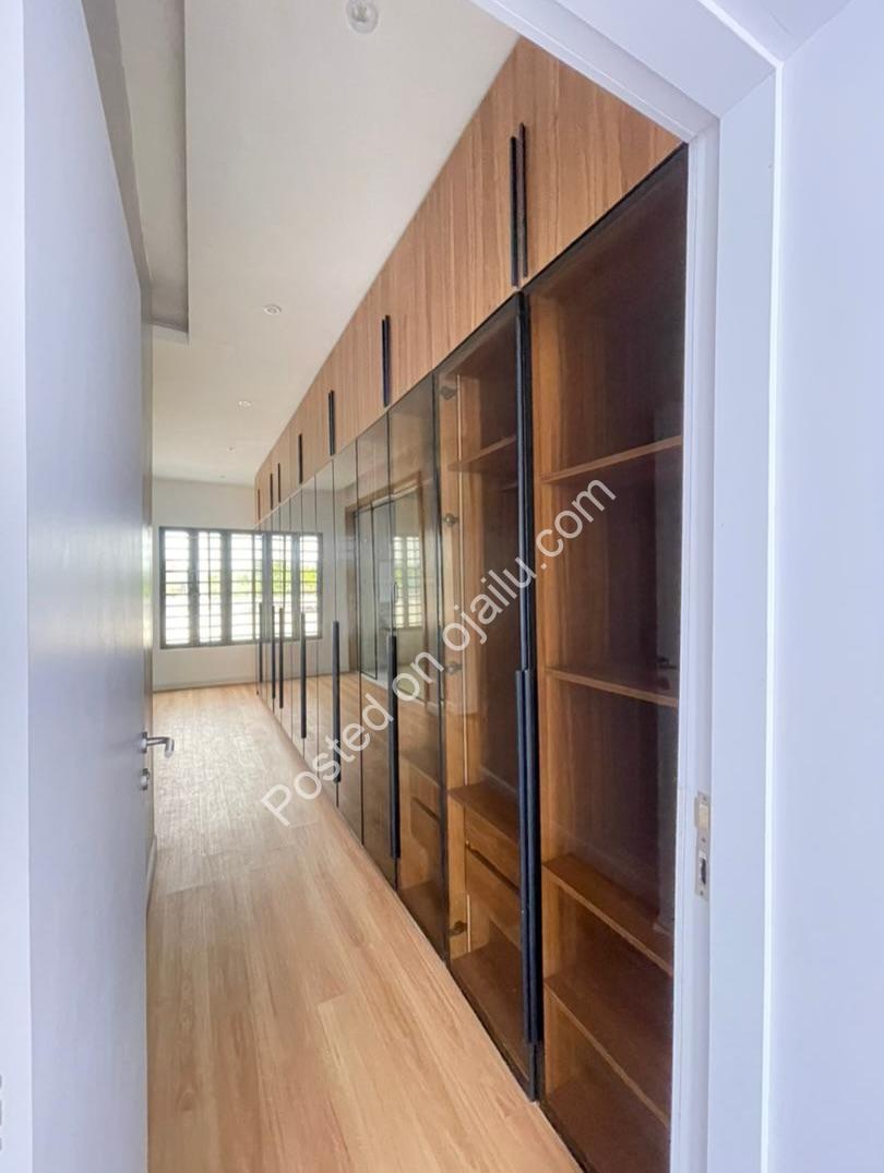 Grand 5-Bedroom Haven in Prime Lekki