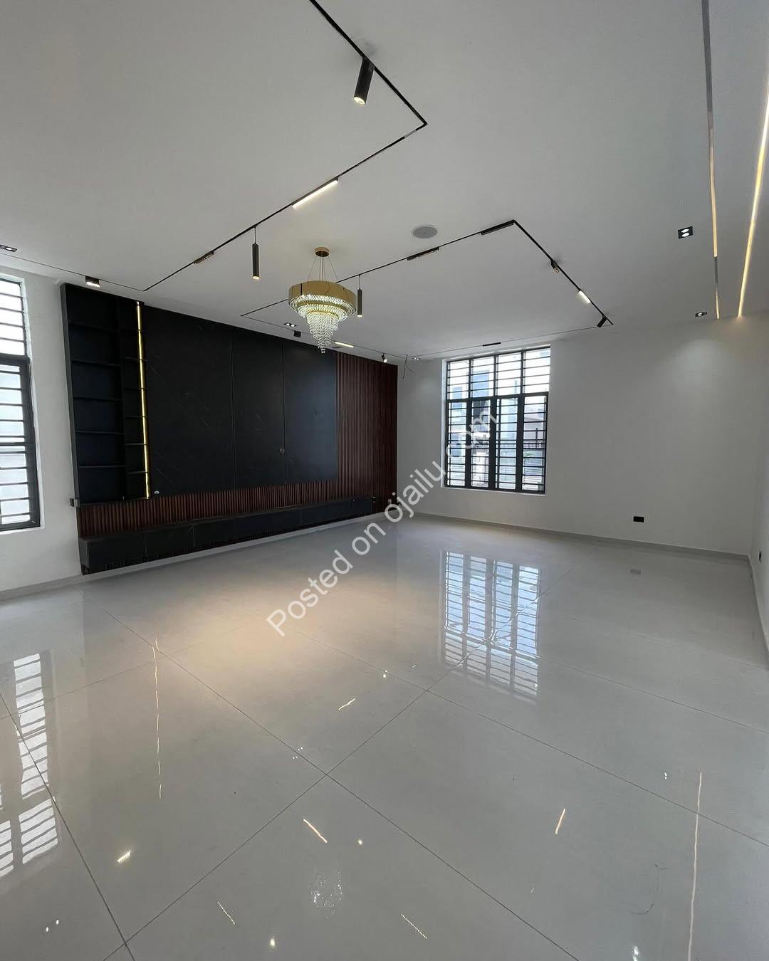 Exquisite 5-Bedroom Smart Home with Pool & Cinema in Chevron