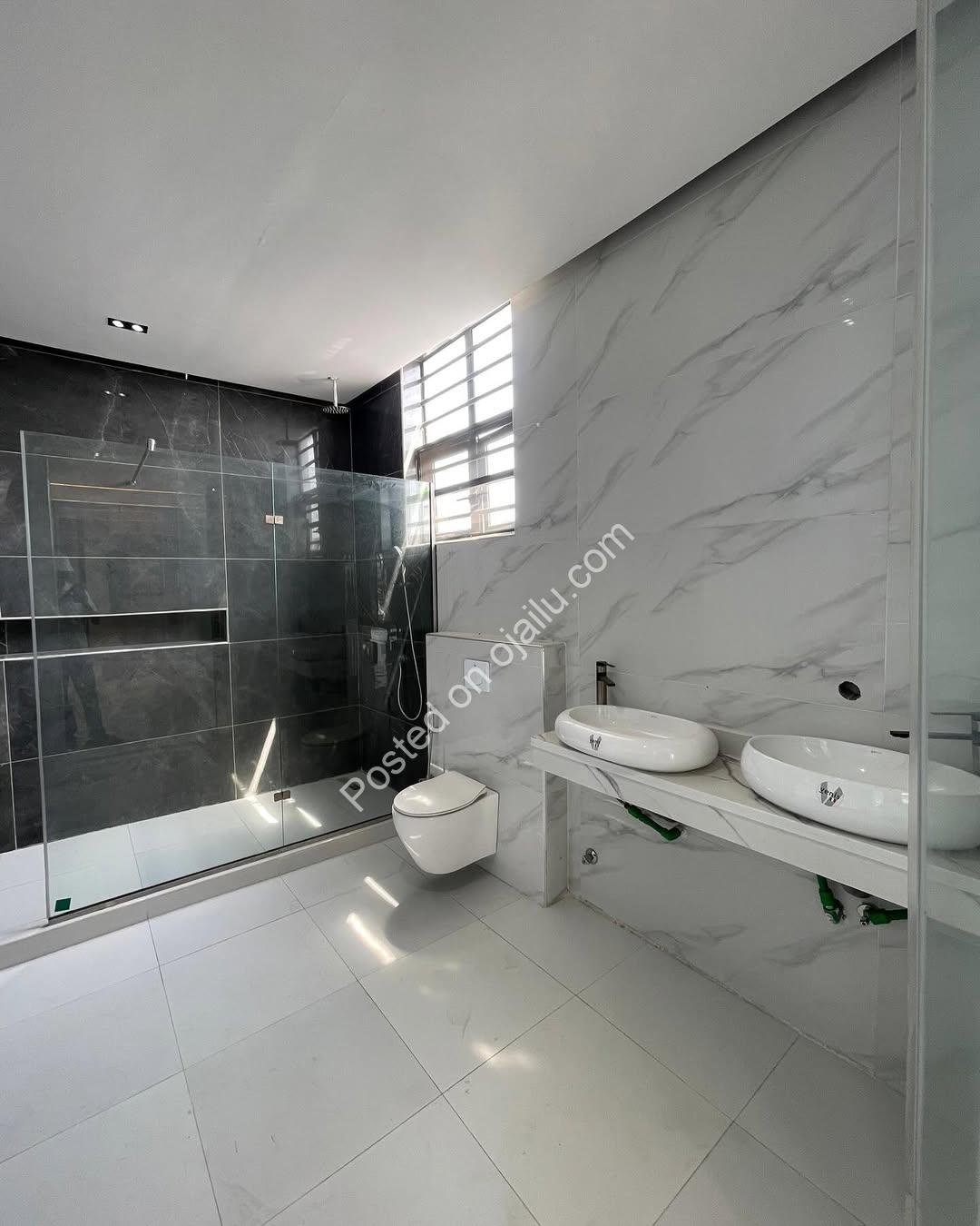 Exquisite 5-Bedroom Smart Home with Pool & Cinema in Chevron