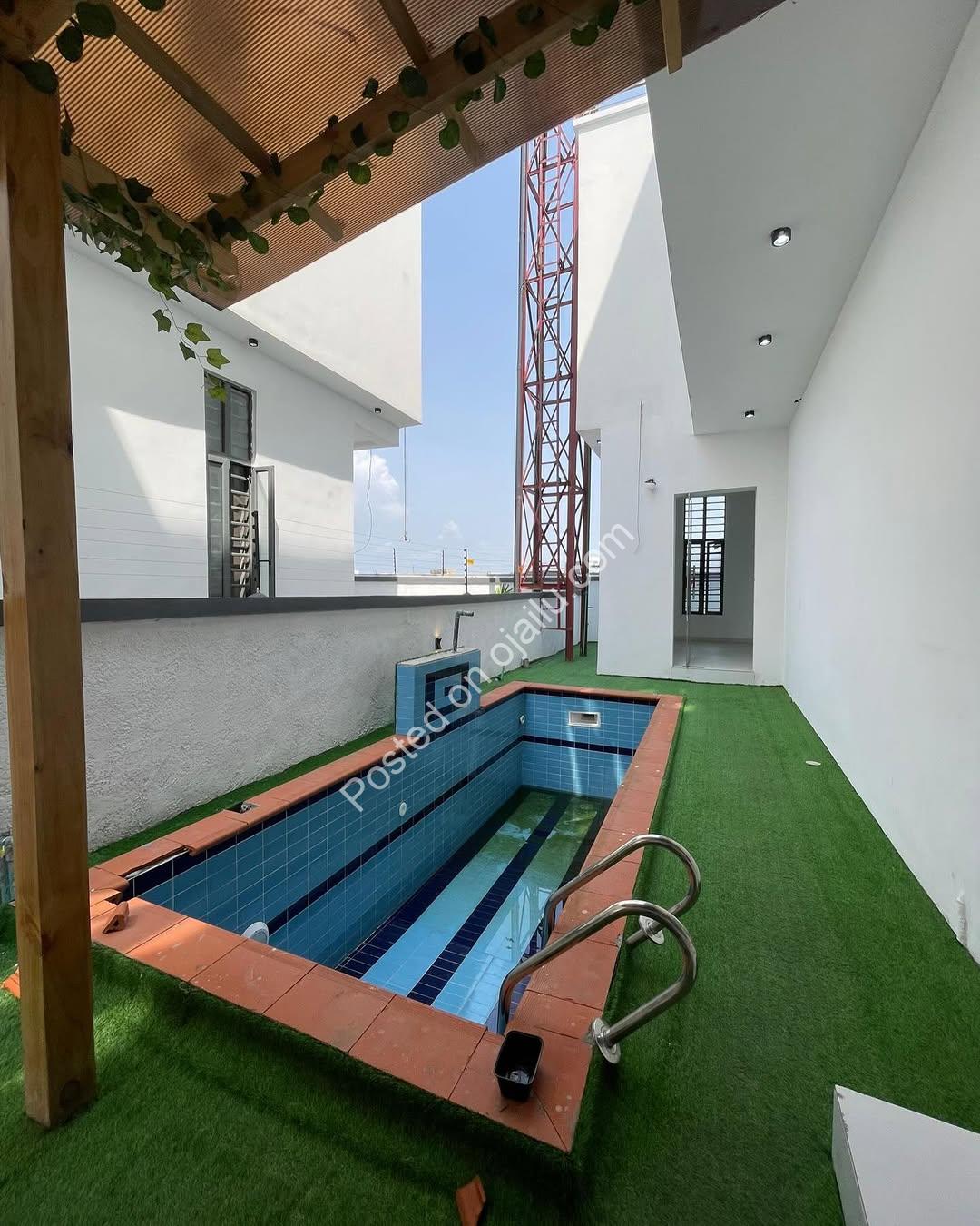 Exquisite 5-Bedroom Smart Home with Pool & Cinema in Chevron