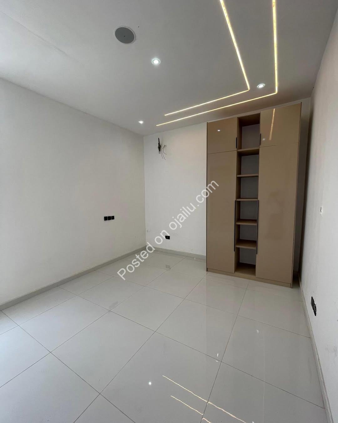 Exquisite 5-Bedroom Smart Home with Pool & Cinema in Chevron