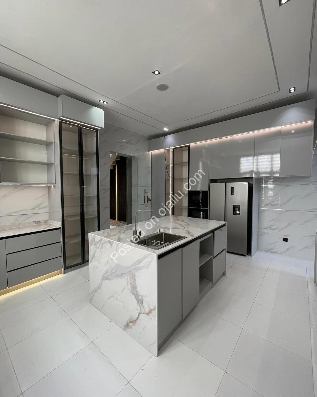 Exquisite 5-Bedroom Smart Home with Pool & Cinema in Chevron