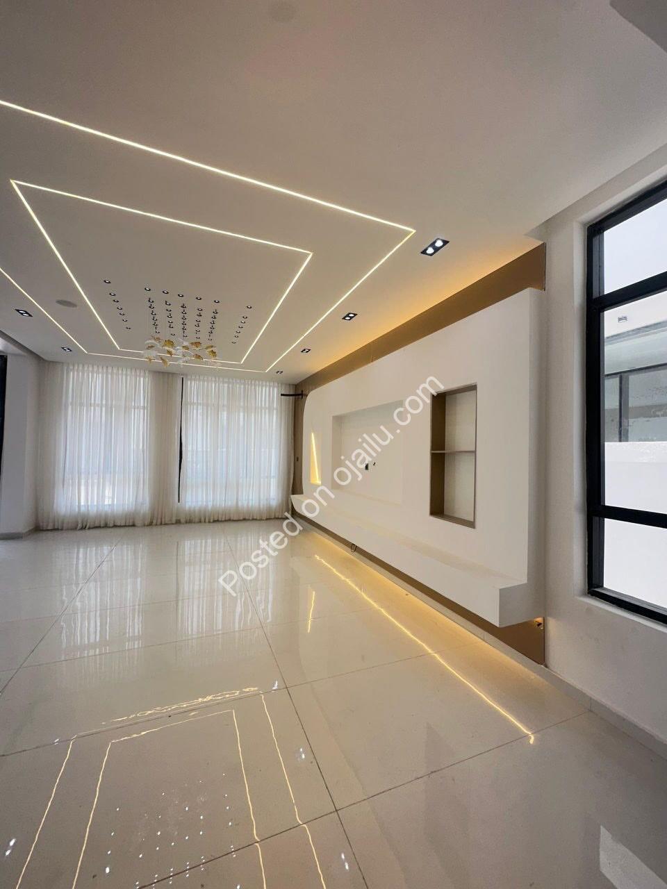 Spacious 5-Bed Duplex with BQ in Prime Lekki