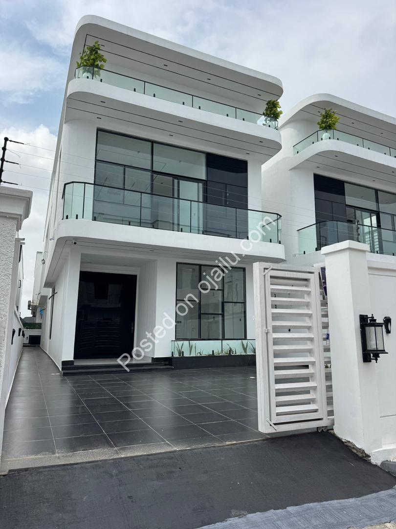 Lekki’s Ultimate 5-Bedroom Estate with Pool & BQ