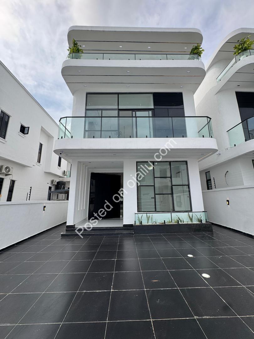Lekki’s Ultimate 5-Bedroom Estate with Resort-Style Pool