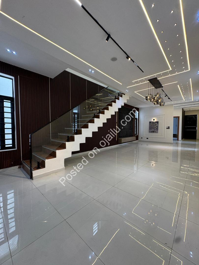 Exclusive 5-Bed Dulex with Private Pool in Lekki