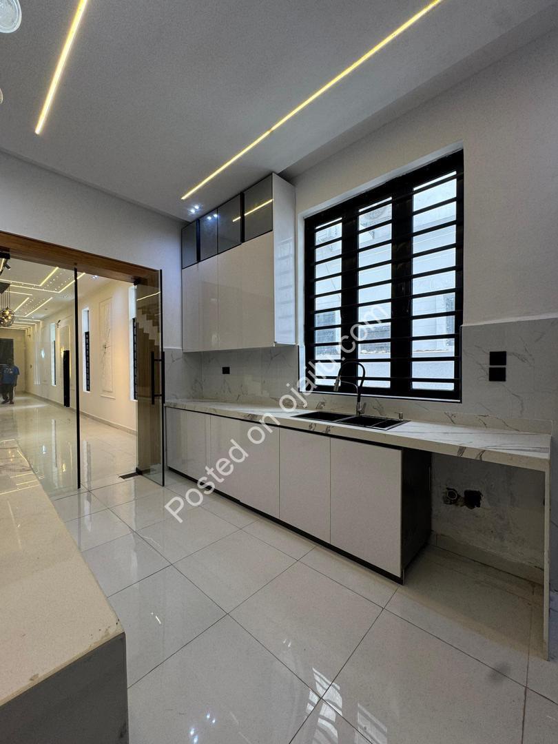 Exclusive 5-Bed Dulex with Private Pool in Lekki