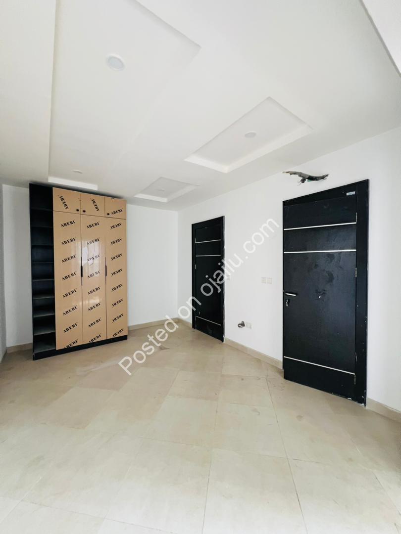 Lekki’s Ultimate 4-Bed Cinema & Elevator Haven