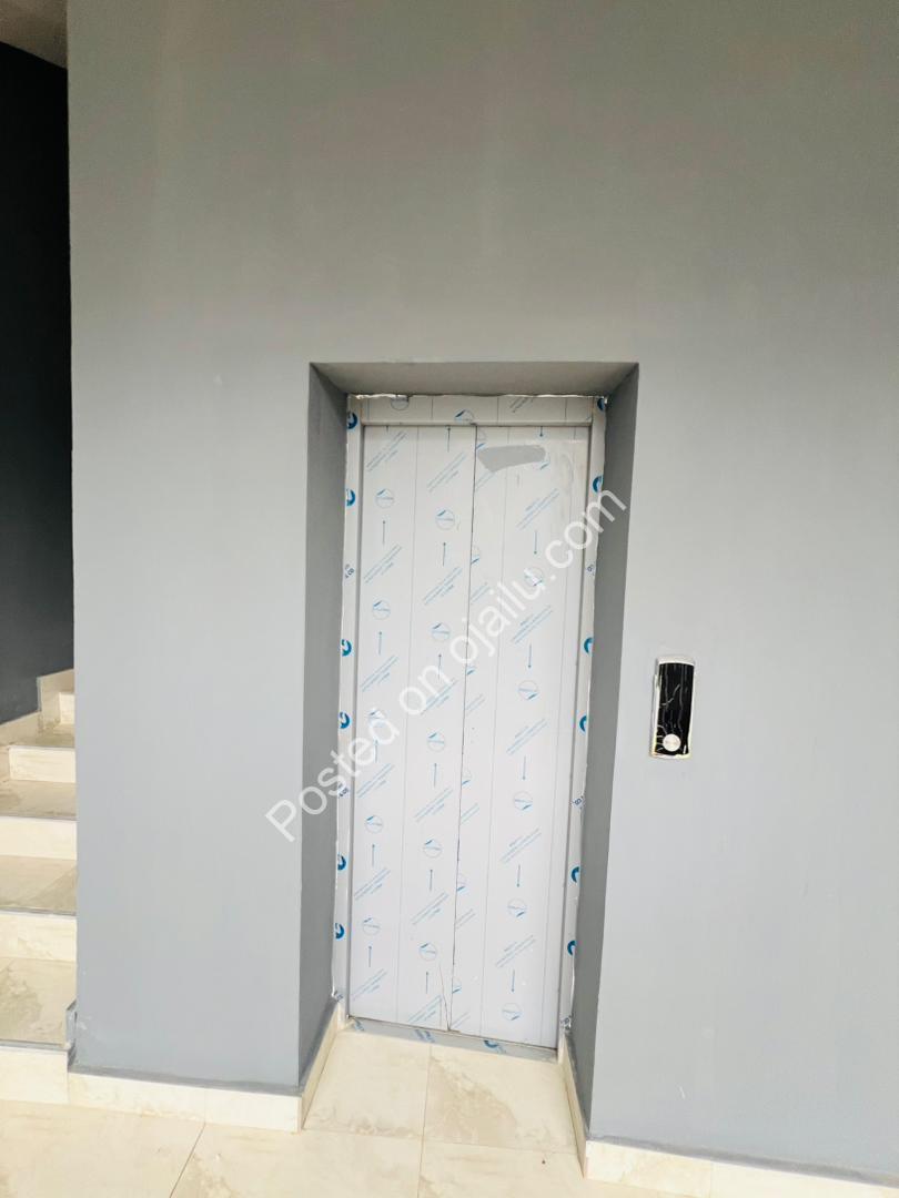 Lekki’s Ultimate 4-Bed Cinema & Elevator Haven