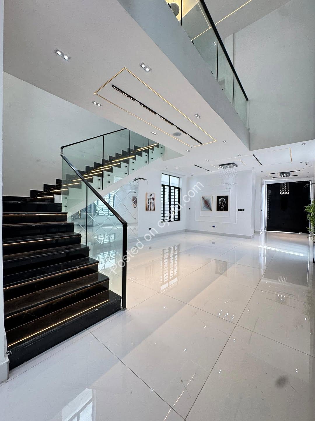 Lekki’s Ultimate 5-Bed Poolside Estate