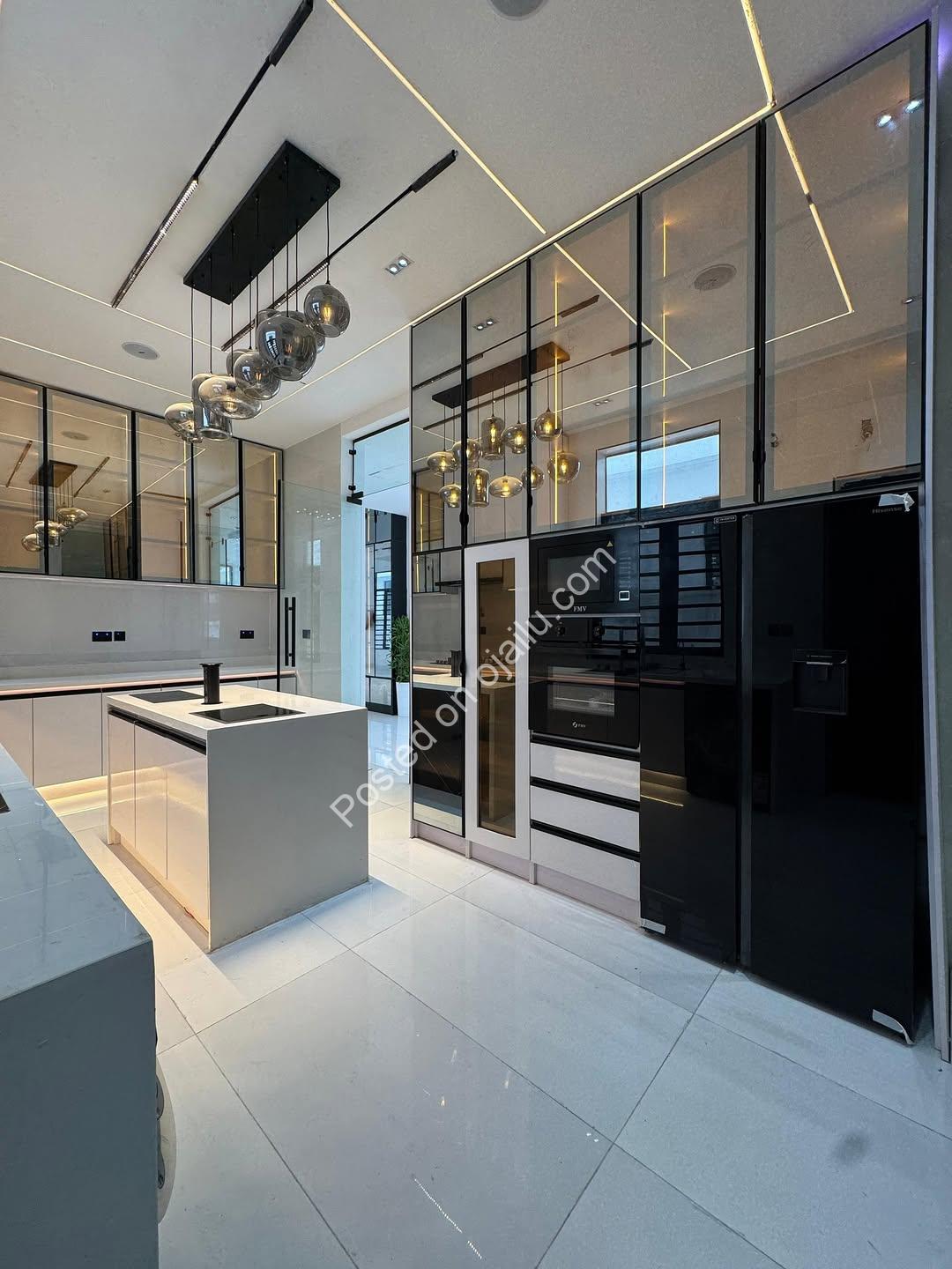 Lekki’s Ultimate 5-Bed Poolside Estate