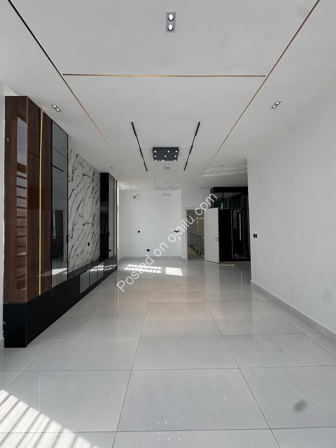 Lekki’s Ultimate 5-Bed Poolside Estate