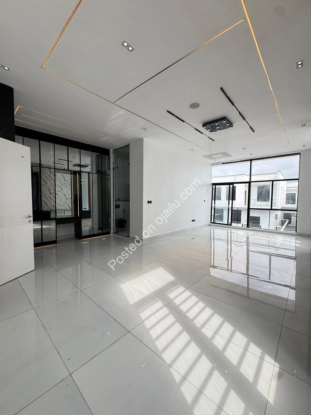 Lekki’s Ultimate 5-Bed Poolside Estate