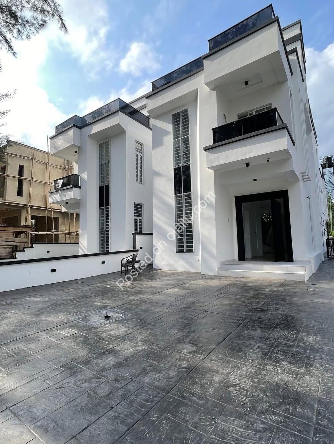 Lekki’s Ultimate Smart Home with Pool & Rooftop